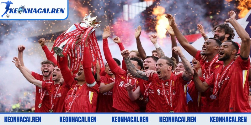 Đội Hình Liverpool Huyền Thoại, Ấn Tượng Từng Mùa Giải - doi hinh liverpool huyen thoai hau ve huyen thoai Phil Neal là hậu vệ phải huyền thoại của Liverpool qua mọi thời đại