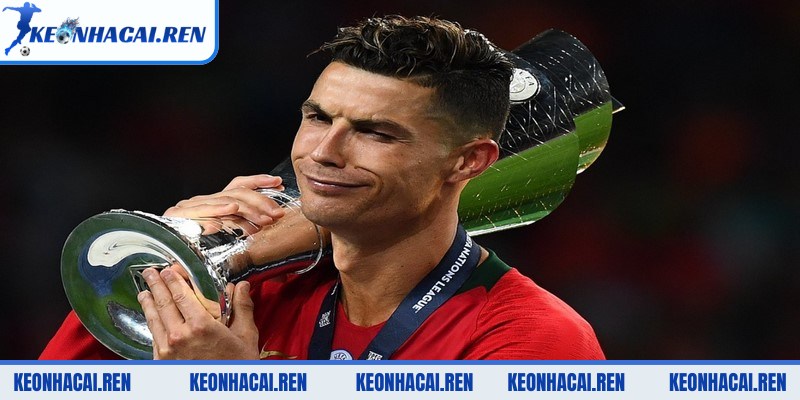 Thông Tin Về CR7 – Siêu Sao Huyền Thoại Của Làng Bóng Đá - thong tin ve cr7 danh hieu ca nhan Thông tin về Cr7 mang đến một bộ sưu tập các danh hiệu cá nhân